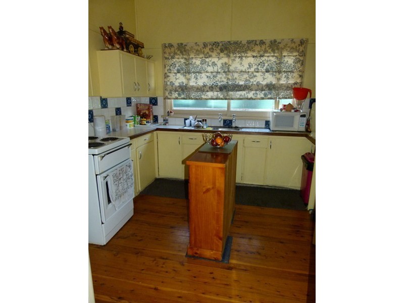 10 Bartley Street, Forbes NSW 2871