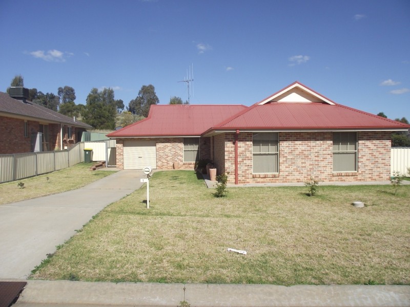 1 Hazelbank Avenue, Parkes NSW 2870