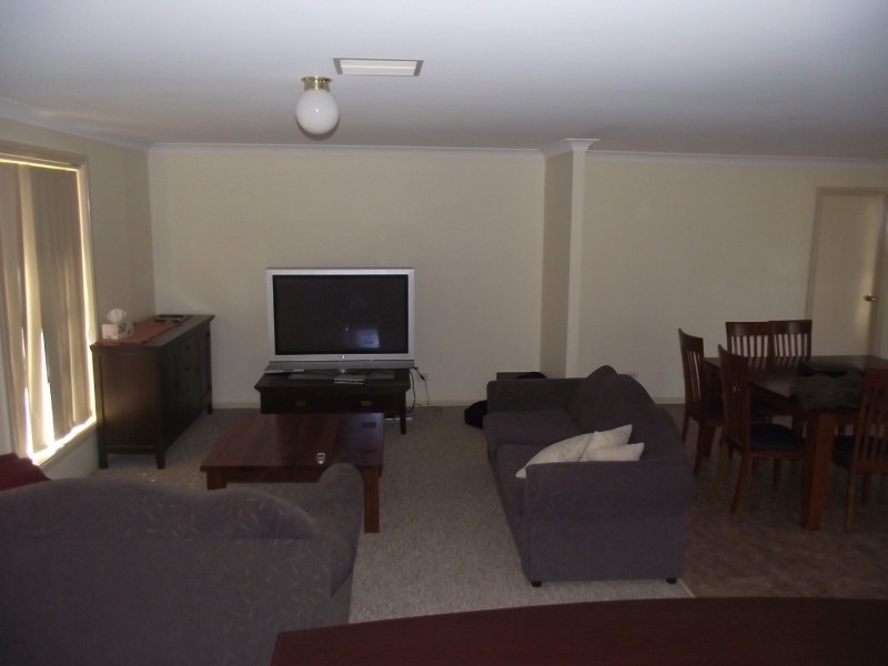 1 Hazelbank Avenue, Parkes NSW 2870