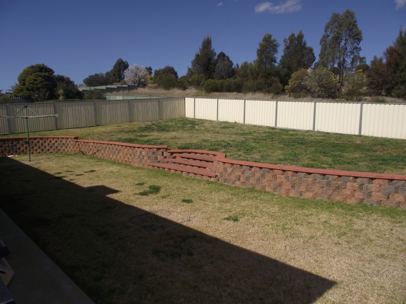 1 Hazelbank Avenue, Parkes NSW 2870