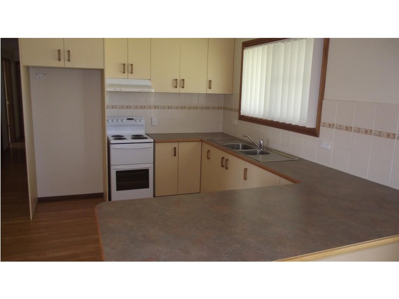 9 CONS LANE, Parkes NSW 2870