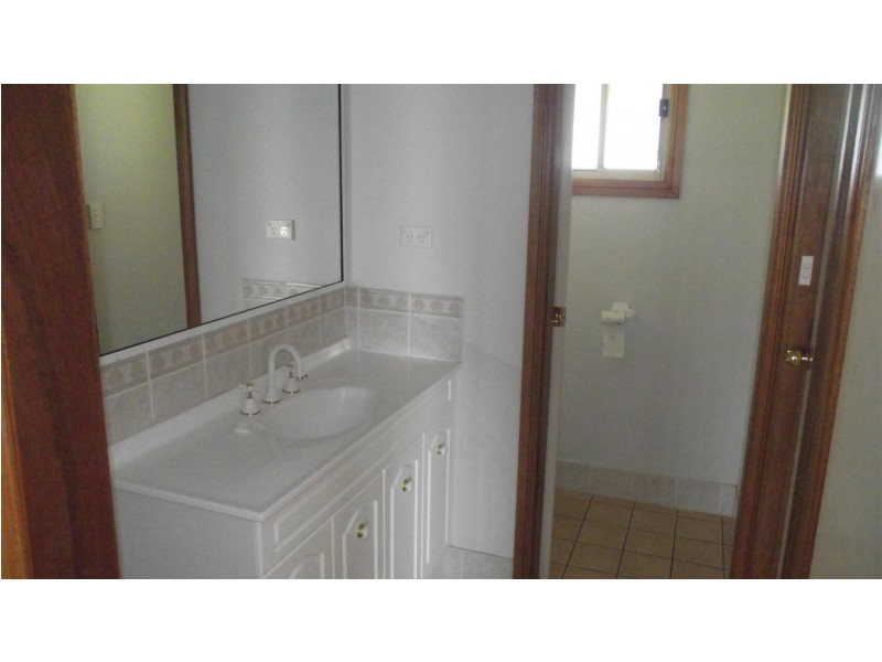 9 CONS LANE, Parkes NSW 2870