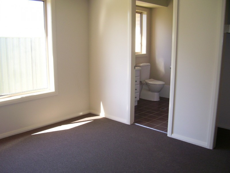 1/80 Close Street, Parkes NSW 2870