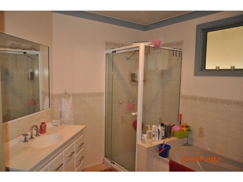 11 Oberon Street, Eugowra NSW 2806