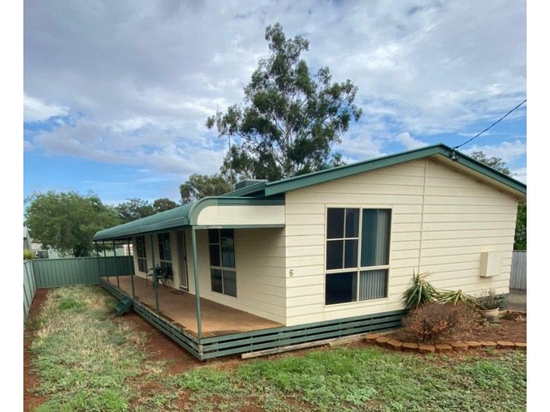 6 Koala Street, Parkes NSW 2870