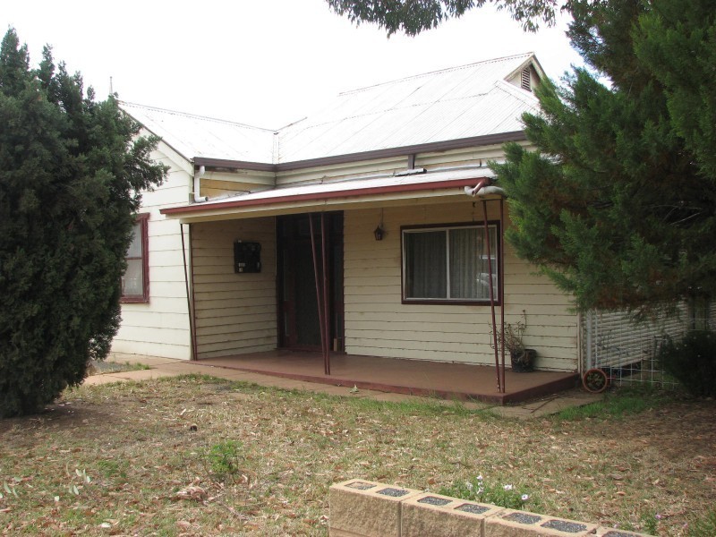 3 Barton, Forbes NSW 2871