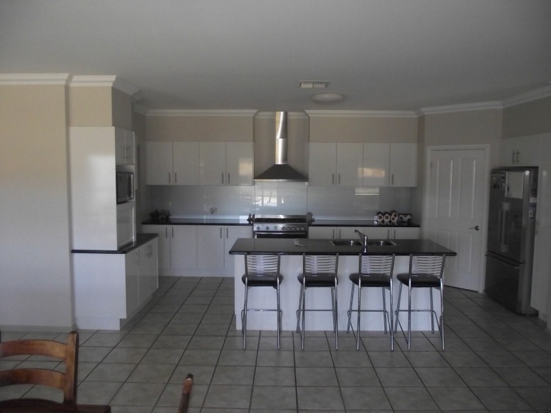 300 Nash Street, Parkes NSW 2870