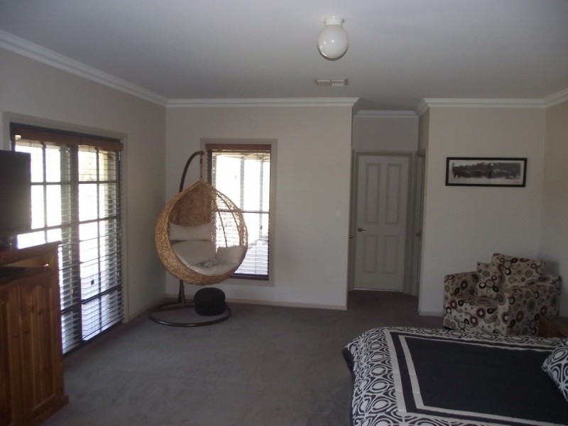 300 Nash Street, Parkes NSW 2870