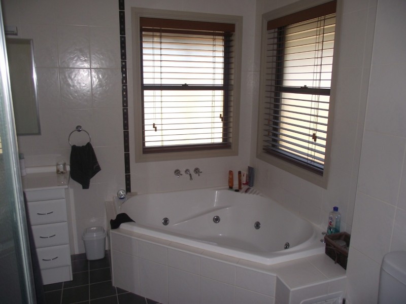300 Nash Street, Parkes NSW 2870