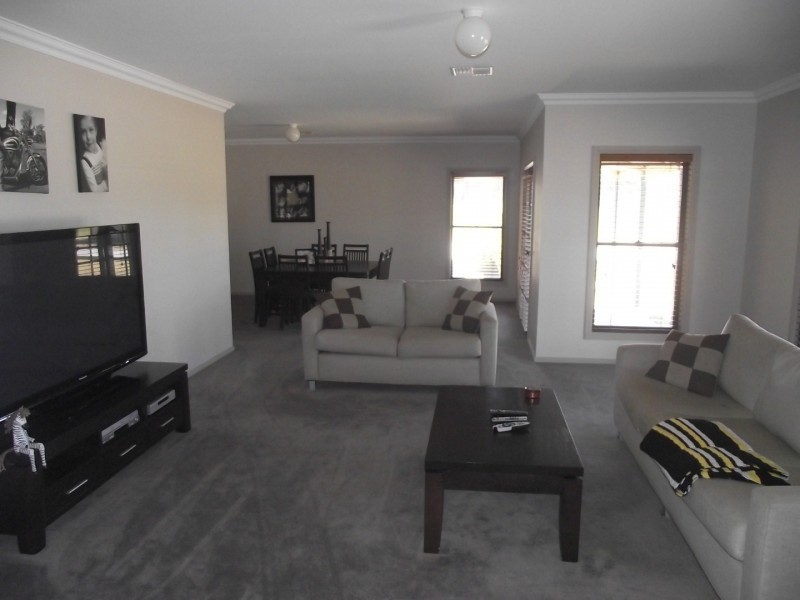 300 Nash Street, Parkes NSW 2870