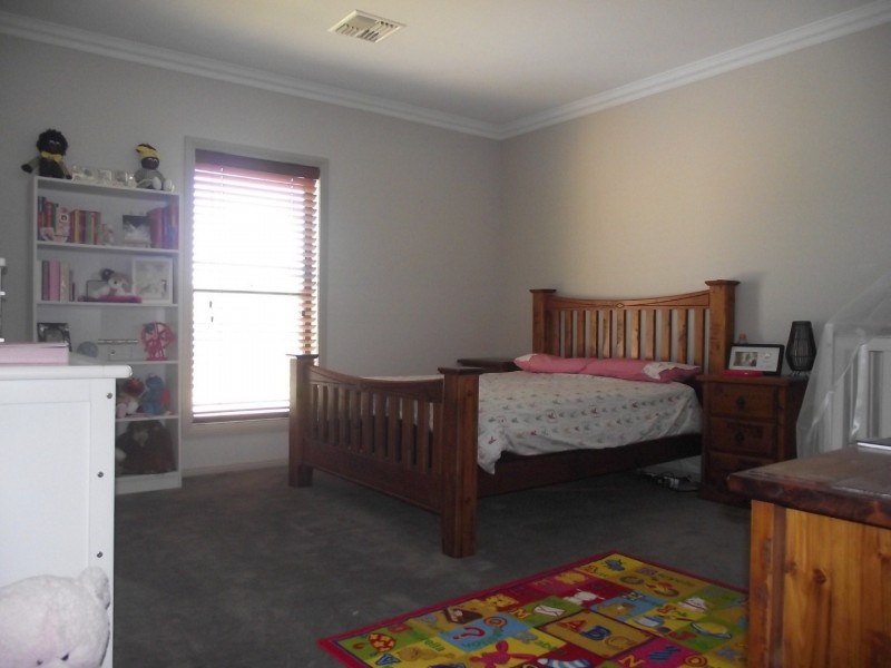 300 Nash Street, Parkes NSW 2870