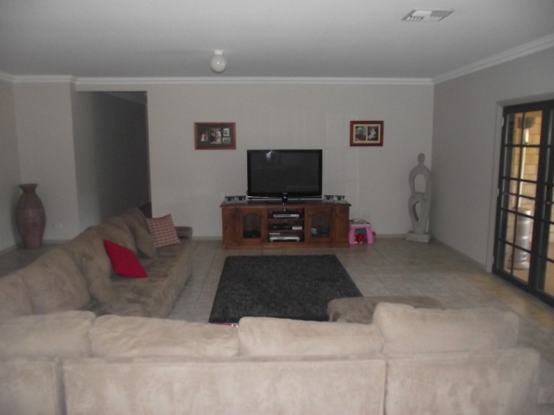 300 Nash Street, Parkes NSW 2870