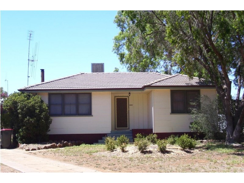 7 Faull Crescent, Parkes NSW 2870