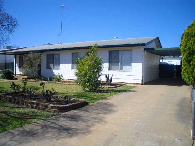 19 Lawson Street, Parkes NSW 2870