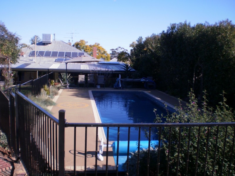 64 Orange Street, Parkes NSW 2870