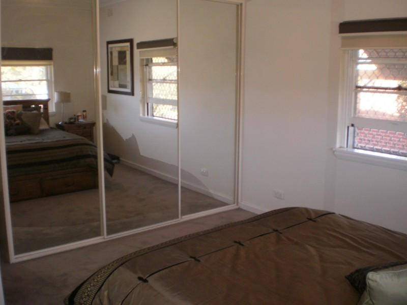 64 Orange Street, Parkes NSW 2870