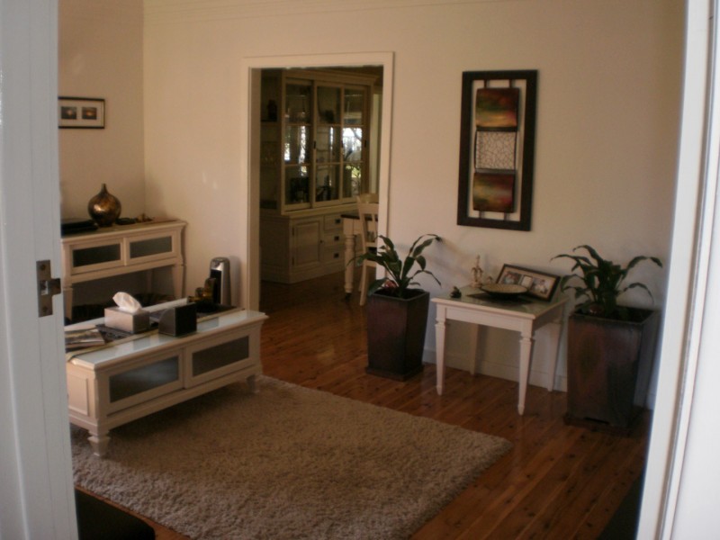 64 Orange Street, Parkes NSW 2870