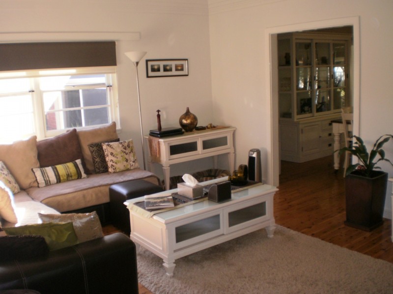 64 Orange Street, Parkes NSW 2870