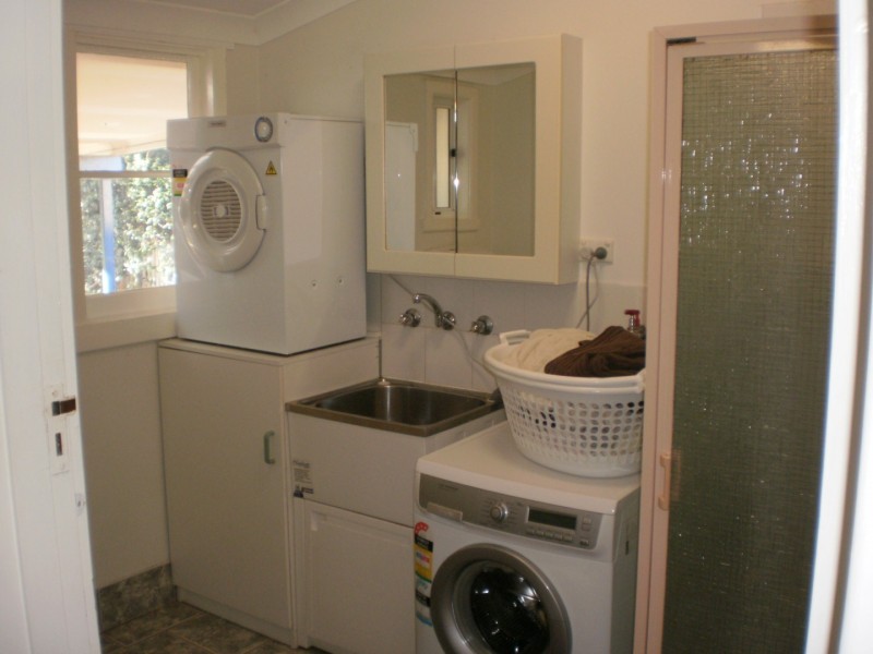 64 Orange Street, Parkes NSW 2870