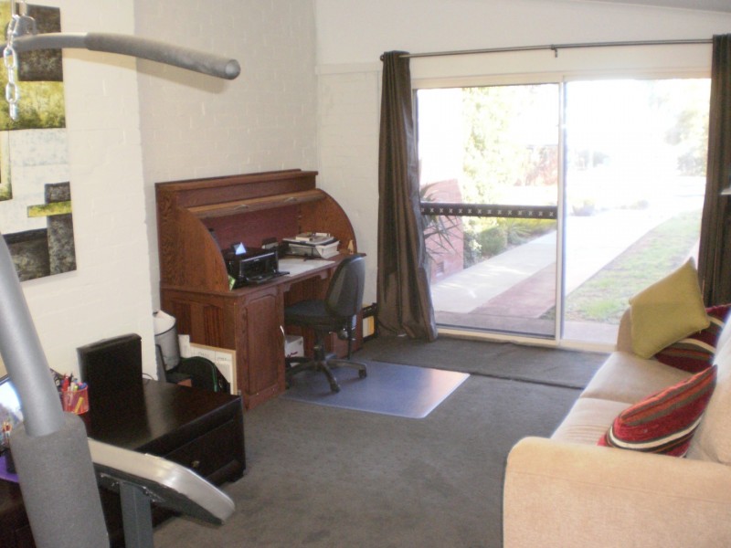 64 Orange Street, Parkes NSW 2870