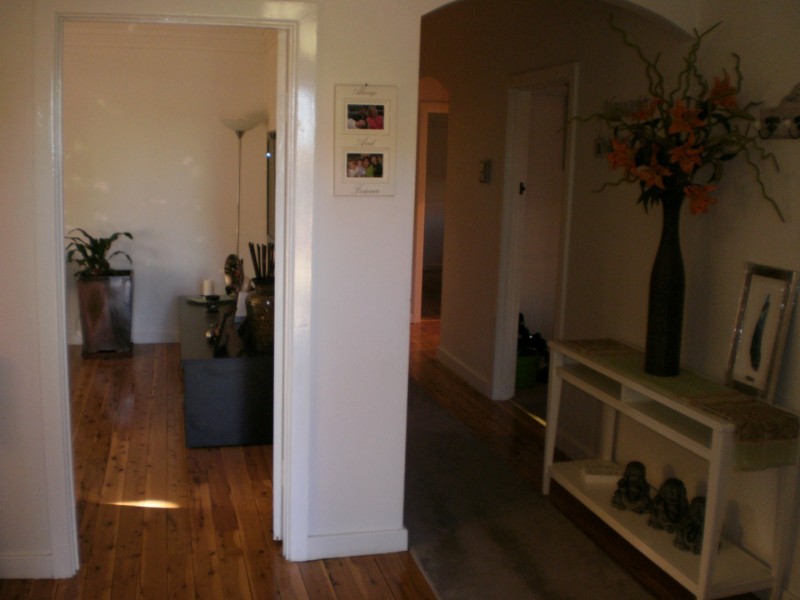 64 Orange Street, Parkes NSW 2870