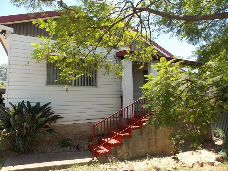 10 Howard Street, Parkes NSW 2870