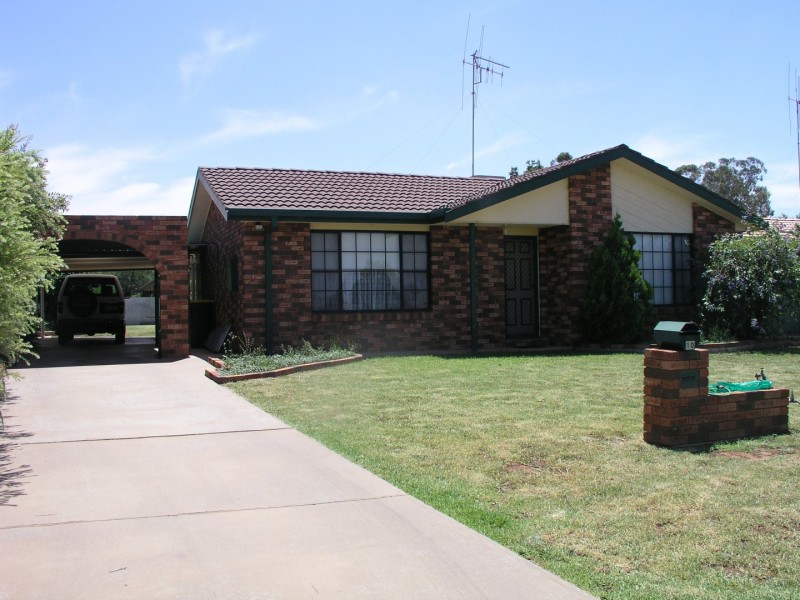 10 Ebelina Crescent, Parkes NSW 2870