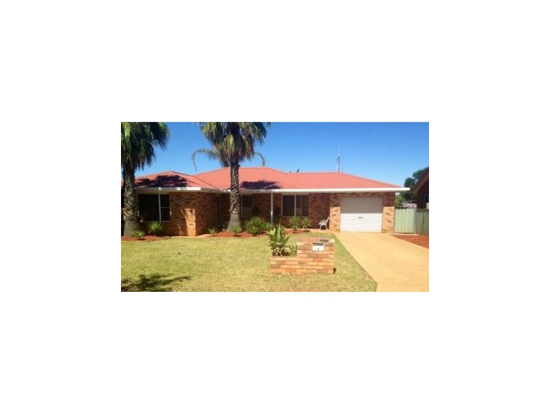 3 DANILENKO ST, Parkes NSW 2870