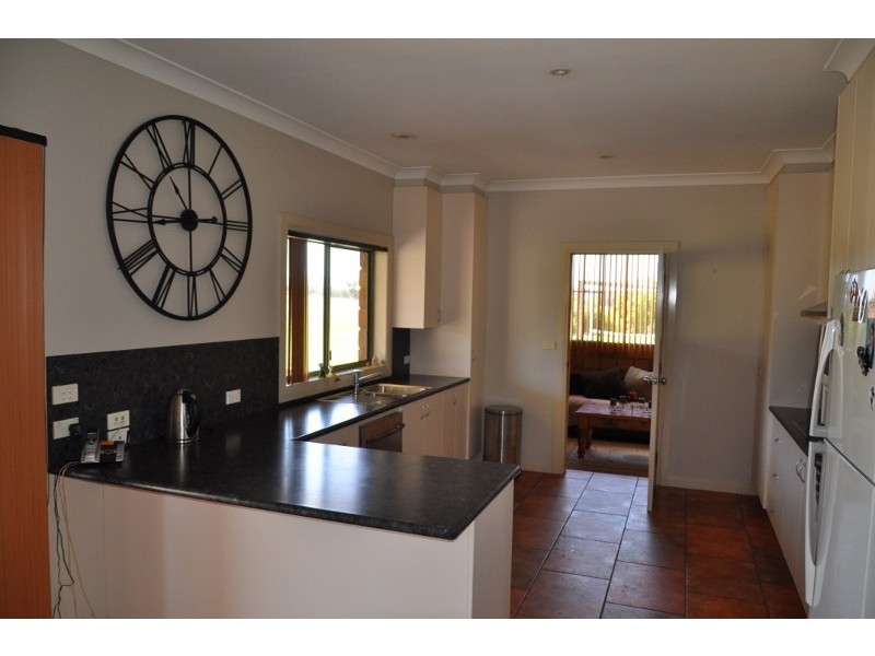 8222 The Escort Way, Eugowra NSW 2806