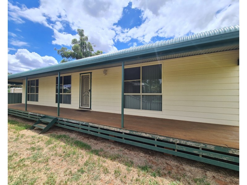 6 Koala Street, Parkes NSW 2870