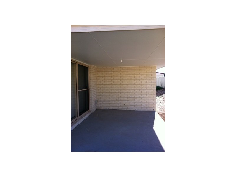 13 Basil Ave, Parkes NSW 2870