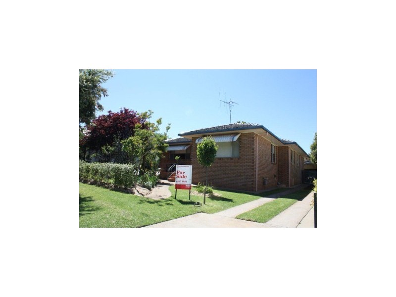 1 Hedgerow Ave, Parkes NSW 2870