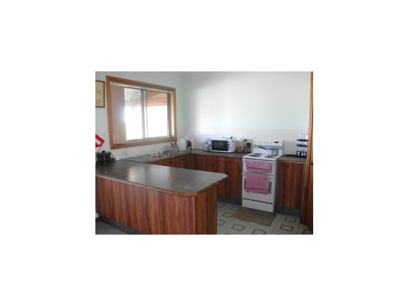 18 Hughes Street, Condobolin NSW 2877