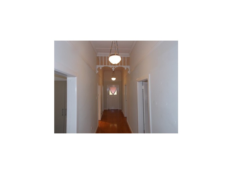 54 Orange Street, Parkes NSW 2870