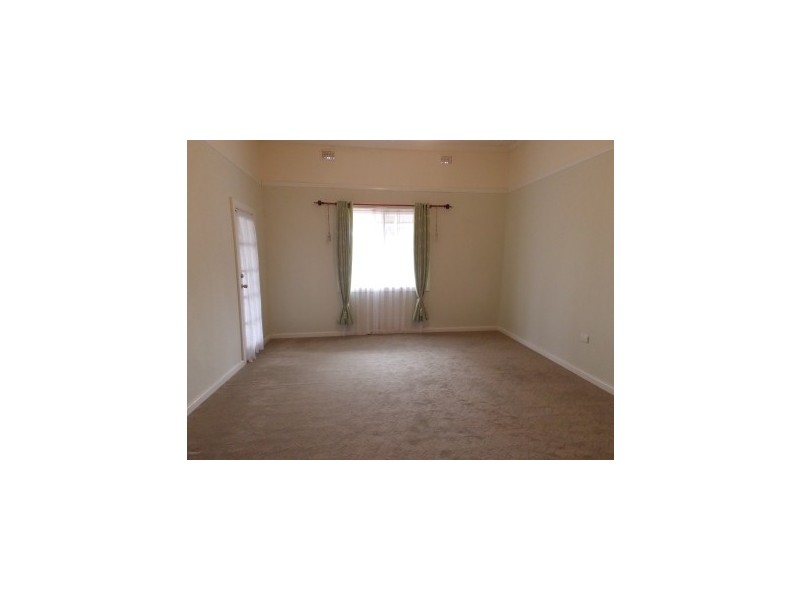 54 Orange Street, Parkes NSW 2870