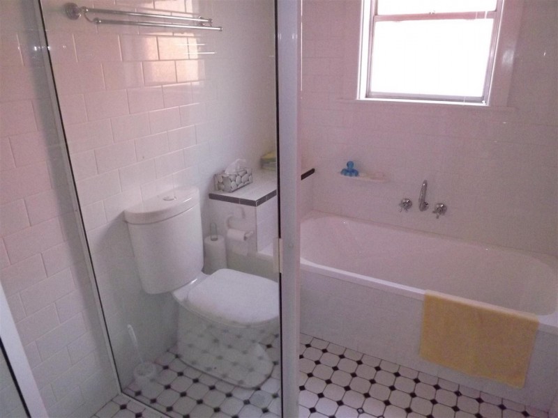 54 Orange Street, Parkes NSW 2870