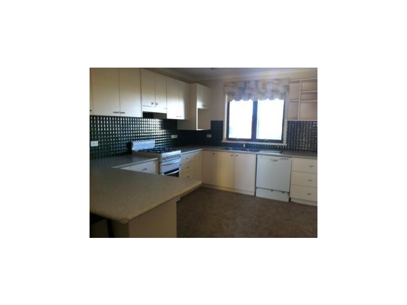 3 William St, Parkes NSW 2870