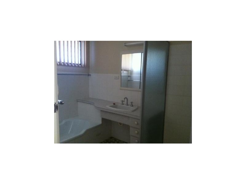 3 William St, Parkes NSW 2870