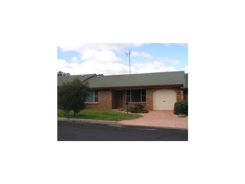 2/82 Dalton Street, Parkes NSW 2870