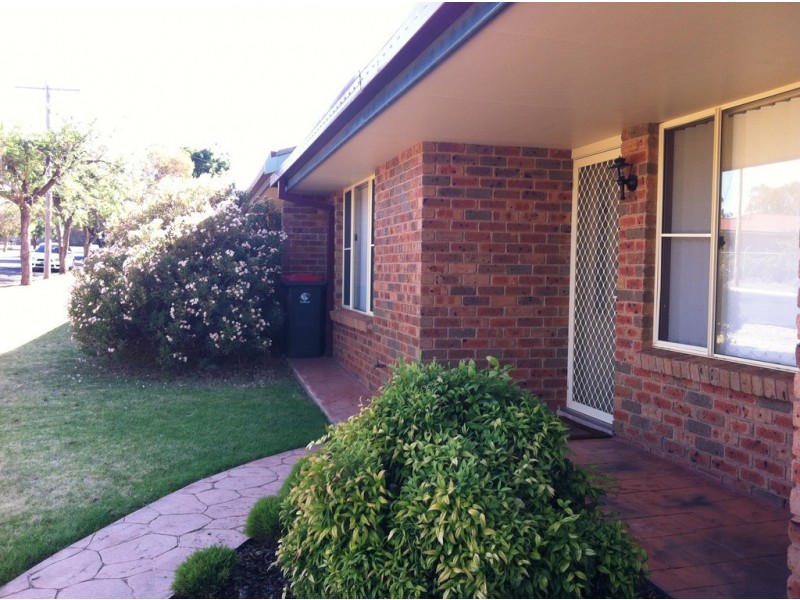 2/82 Dalton Street, Parkes NSW 2870