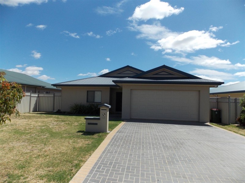 38 Best Street, Parkes NSW 2870