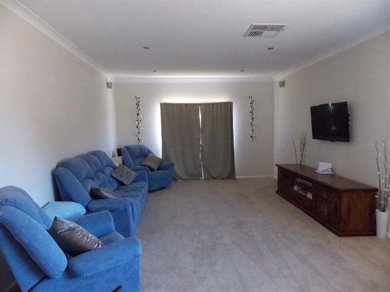 140-144 Condobolin Road, Parkes NSW 2870