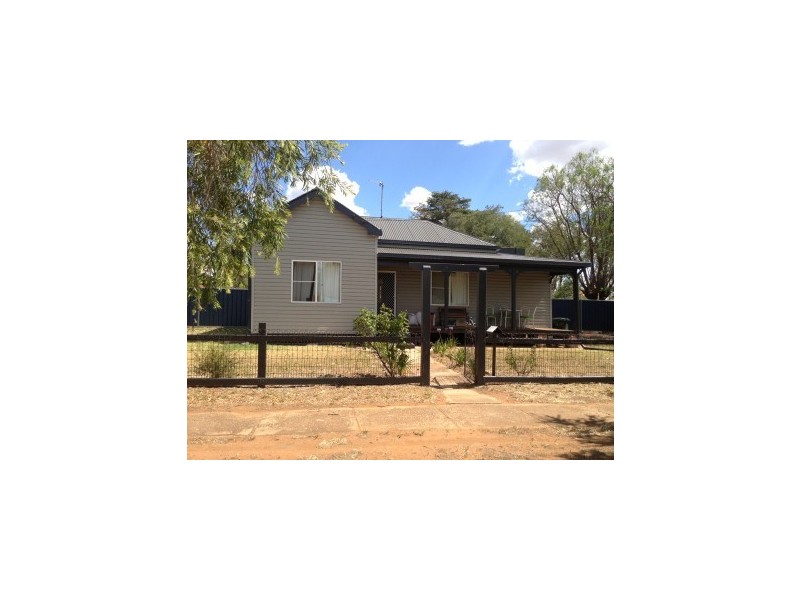 6 Mahonga Street, Condobolin NSW 2877