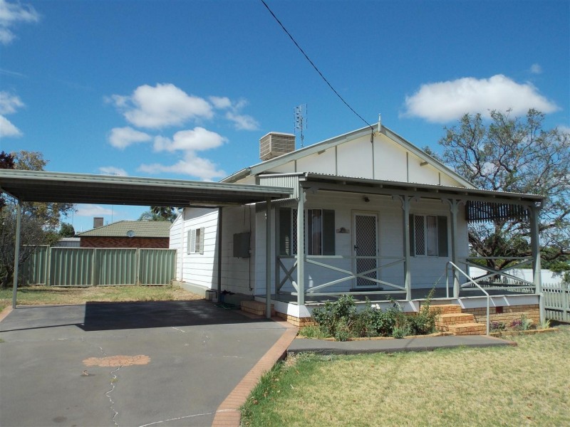 13 Medlyn Street, Parkes NSW 2870