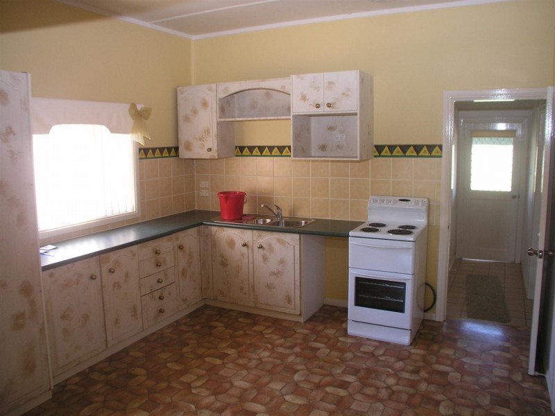 13 Medlyn Street, Parkes NSW 2870