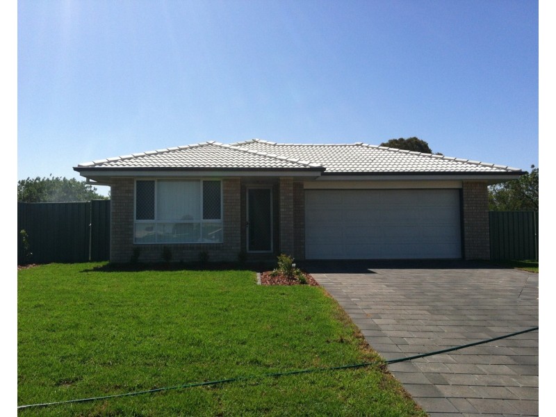 4 Rex Aubrey, Parkes NSW 2870