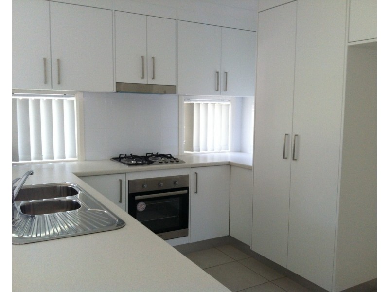 4 Rex Aubrey, Parkes NSW 2870