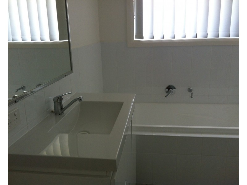 4 Rex Aubrey, Parkes NSW 2870