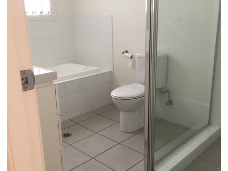 4 Rex Aubrey, Parkes NSW 2870