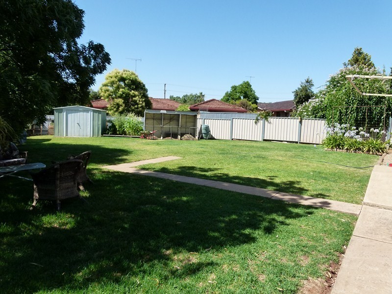 5 elm place, Forbes NSW 2871